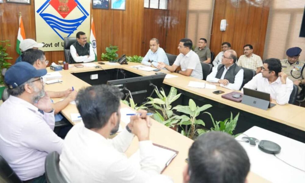 मुख्य सचिव ने धराली आपदा प्रभावितों के लिए राहत एवं पुनर्वास कार्यों की समीक्षा की