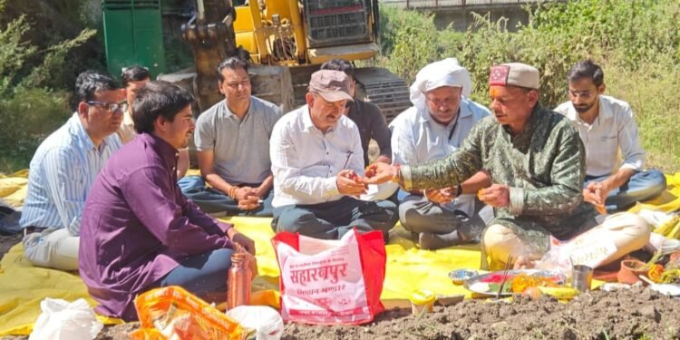 भू-धसाव आपदा प्रभावित जोशीमठ नगर में सुरक्षात्मक कार्यों की शुरुवात