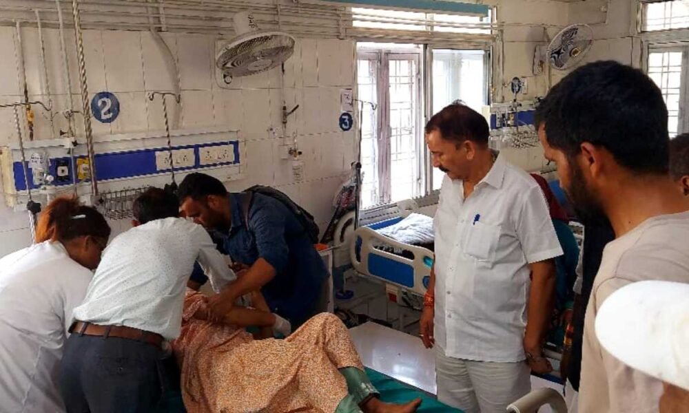 टकनौर क्षेत्र में भालू का आतंक, महिला घायल–पूर्व विधायक सजवाण पहुंचे अस्पताल