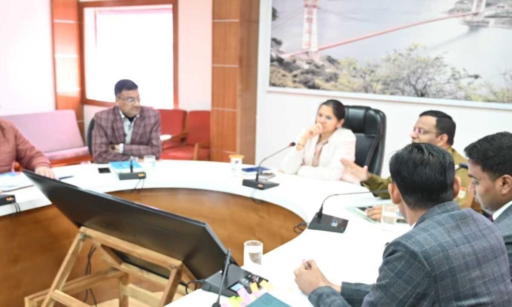 सड़क सुरक्षा समिति की बैठक जिलाधिकारी की अध्यक्षता में सम्पन्न हुई