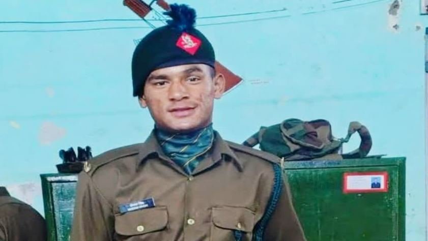 जम्मू कश्मीर में गोली लगने से चंपावत के जवान दीपक सिंह का निधन, परिजनों में मचा कोहराम